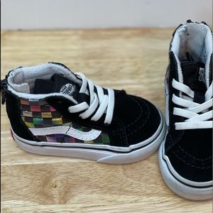 Checkered toddler vans size 4. Excellent condition. Barely worn.